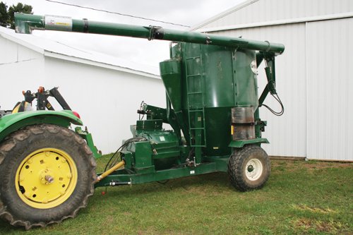 Property photo 1 - Hinz Farms, LLC Farm Equipment Auction