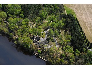 Tract 3 - Aerial of Executive Home - 868 Acres Offered in 40 Tracts - Historic Land Auction
