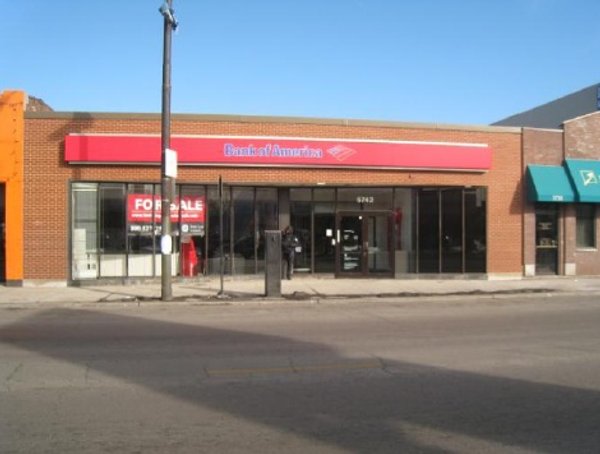 ABSOLUTE AUCTION:  Urban bank in NW Chicago