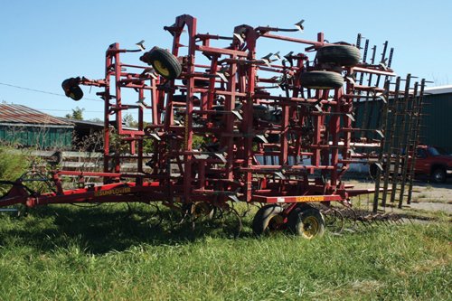 Property photo 5 - Henry Farm Equipment Auction