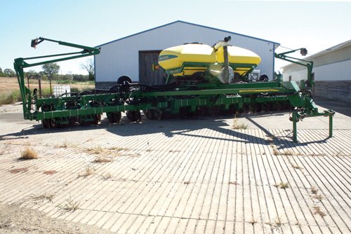 Property photo 14 - Henry Farm Equipment Auction