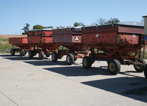 Property photo 10 - Henry Farm Equipment Auction