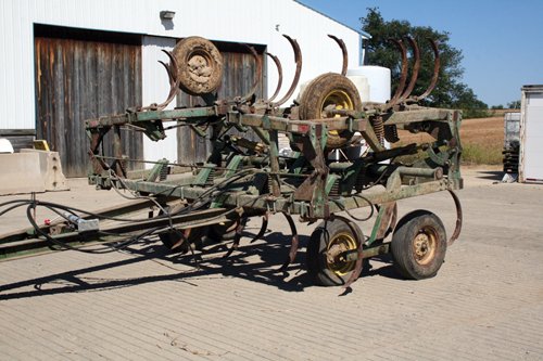 Property photo 19 - Henry Farm Equipment Auction
