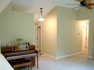 3 Bedroom, 2 Bath 1222 sq. ft. brick front ranch home.  Features:  private back yard, eat-in kitchen, master suite, and laundry room.  All appliances stay!

The home is like new and in excellent condition.  Close to Columbia City. - Brick Front Ranch Home