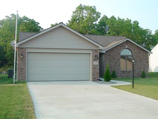 3 Bedroom, 2 Bath 1222 sq. ft. brick front ranch home.  Features:  private back yard, eat-in kitchen, master suite, and laundry room.  All appliances stay!

The home is like new and in excellent condition.  Close to Columbia City. - Brick Front Ranch Home