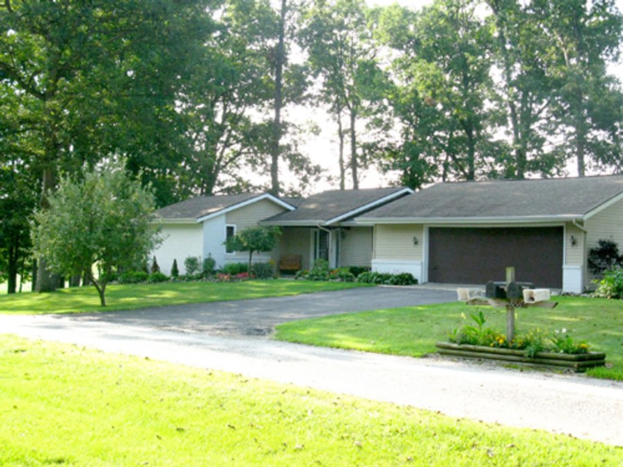 For sale: Beautiful 3 Bedroom Home on Wooded Lot - Columbia City, IN