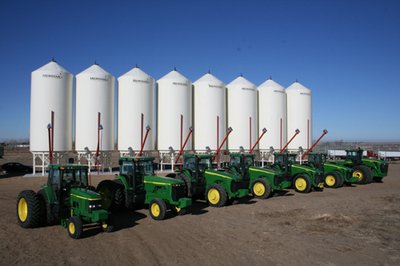 Giant farm equipment auction draws 430 bidders