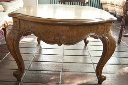 Baker style coffee table. Maplewood. Cabriole legs. Dimensions 48 in. x 26 in.  - Extraordinary Auction - Nike Spillson Home Interiors & Furnishings