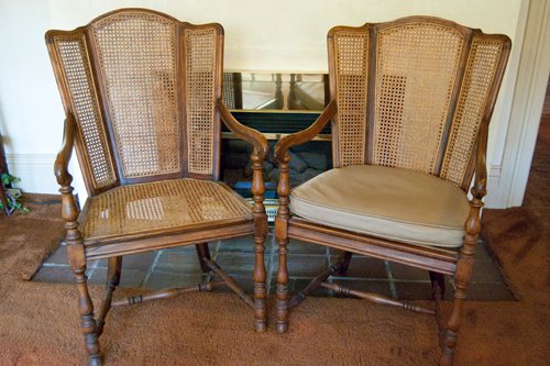 Pair of wingback fruitwood cane chairs with detachable leather cushion seats. - Extraordinary Auction - Nike Spillson Home Interiors & Furnishings