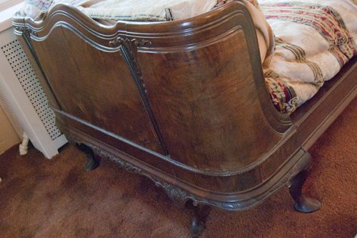 Single Day Bed with mattress 43 in. x 27 in. x 80 in. - Extraordinary Auction - Nike Spillson Home Interiors & Furnishings