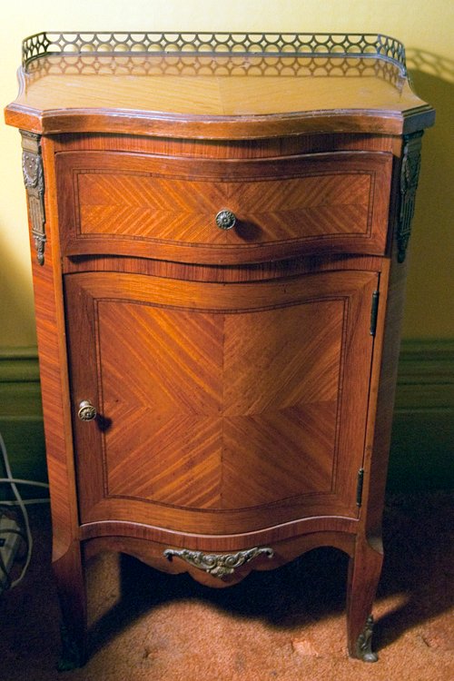 Tiger Maple Bedside table with ormalu brass decoration - Extraordinary Auction - Nike Spillson Home Interiors & Furnishings