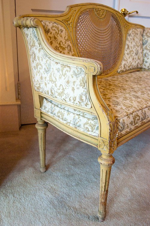Italian settee, cane back. Blue and green brocade upholstery. Antique finish. - Extraordinary Auction - Nike Spillson Home Interiors & Furnishings