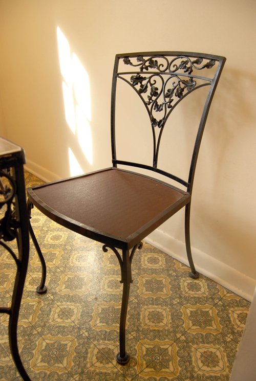 Woodard cast iron patio table 42 in. x 72 in. with 8 chairs. Plexiglas top. Two additional side tables. - Extraordinary Auction - Nike Spillson Home Interiors & Furnishings