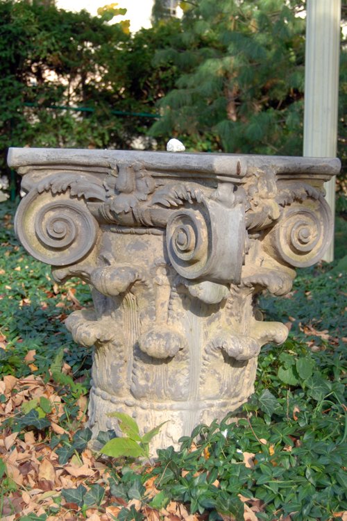 Fiberglass Corinthian capital 30 in.H x 24 in.W - Extraordinary Auction - Nike Spillson Home Interiors & Furnishings