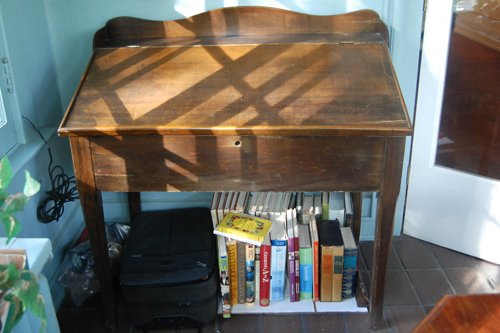 Lift top Artist desk or ticket table. Walnut. 42 in.W x 24 in.D x40 in.H - Extraordinary Auction - Nike Spillson Home Interiors & Furnishings