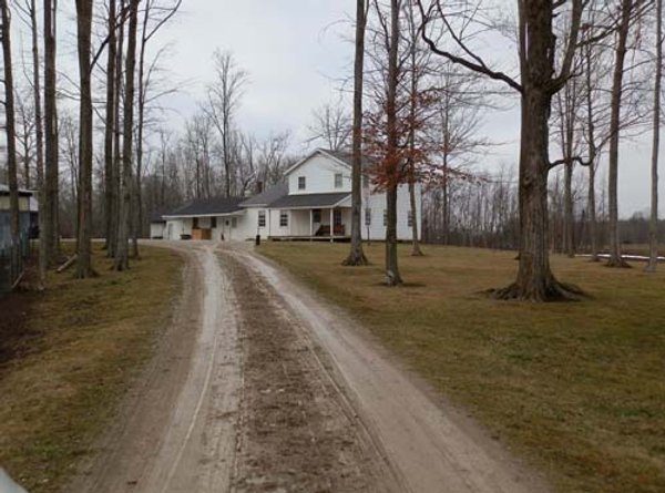 Amish Built Country Home & Buildings on 10+/- Acres
