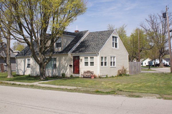 Attractive 4 Bedroom Home on Corner Lot Real Estate Auction