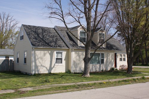 Property photo 5 - Attractive 4 Bedroom Home on Corner Lot Real Estate Auction