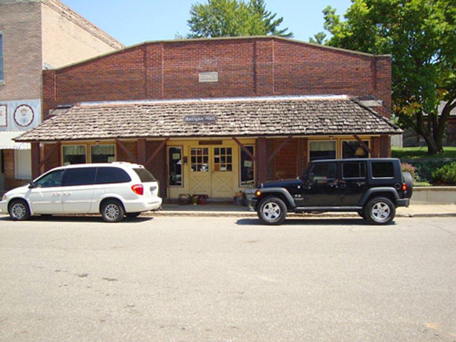 Commercial Building, Former Antique Mall - Downtown Roann