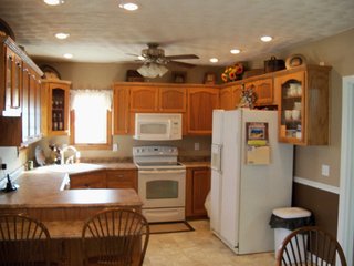 Beautiful country home and 4.5+/- acres with barn, bins, and creek.  Additional 18 acres available.

Home w/4.5 Acres - $143,000
Additional 18 Acres - $7,000/Acre
Whole Property - $269,000

Possession:  At closing on home; subject to tenants rights on farmland. - Beautiful Country Home with Acreage