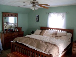 Beautiful country home and 4.5+/- acres with barn, bins, and creek.  Additional 18 acres available.

Home w/4.5 Acres - $143,000
Additional 18 Acres - $7,000/Acre
Whole Property - $269,000

Possession:  At closing on home; subject to tenants rights on farmland. - Beautiful Country Home with Acreage