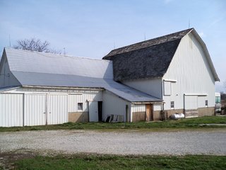 Beautiful country home and 4.5+/- acres with barn, bins, and creek.  Additional 18 acres available.

Home w/4.5 Acres - $143,000
Additional 18 Acres - $7,000/Acre
Whole Property - $269,000

Possession:  At closing on home; subject to tenants rights on farmland. - Beautiful Country Home with Acreage