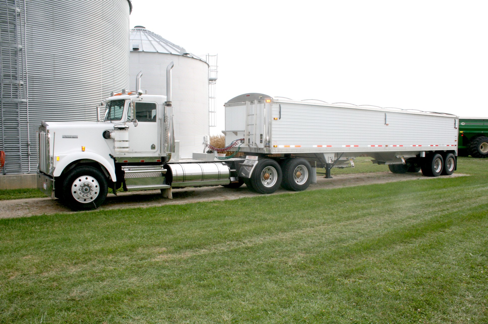 Property photo 1 - Bruce Long Farms - Farm Equipment Auction