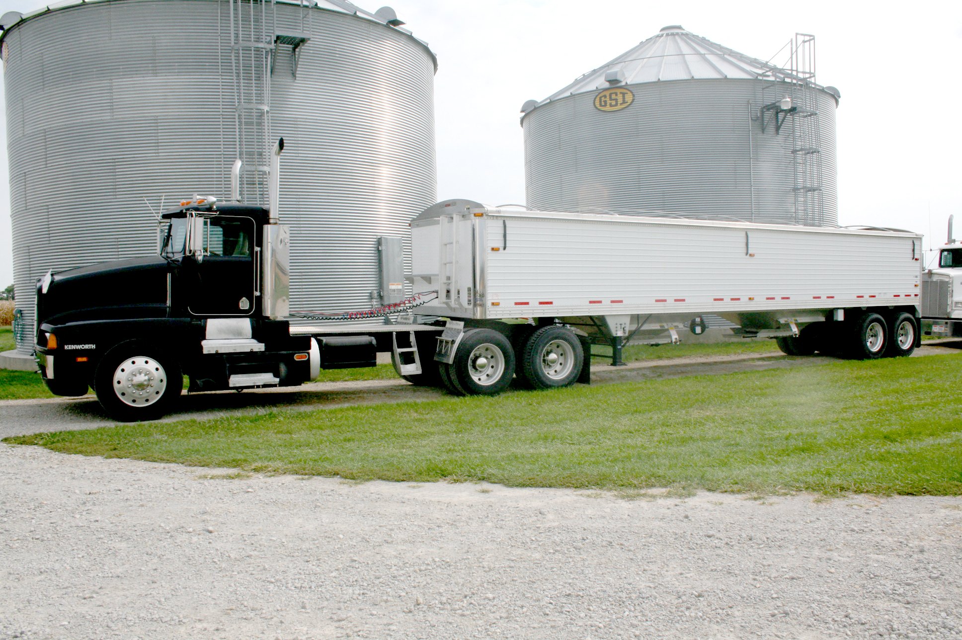 Property photo 5 - Bruce Long Farms - Farm Equipment Auction