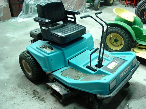 Property photo 4 - Allis Chalmers Tractors, Ford Pickup, JD Tractors & More! - Personal Property Auction