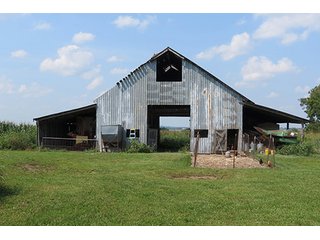 Barn - Tract 10 - 712+/- Acres offered in 12 Tracts, Missouri Land Auction