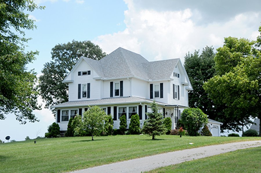 Ohio Real Estate Auction20.6 +/- Acres and Prestigious, Stately Colonial Home with Buildings