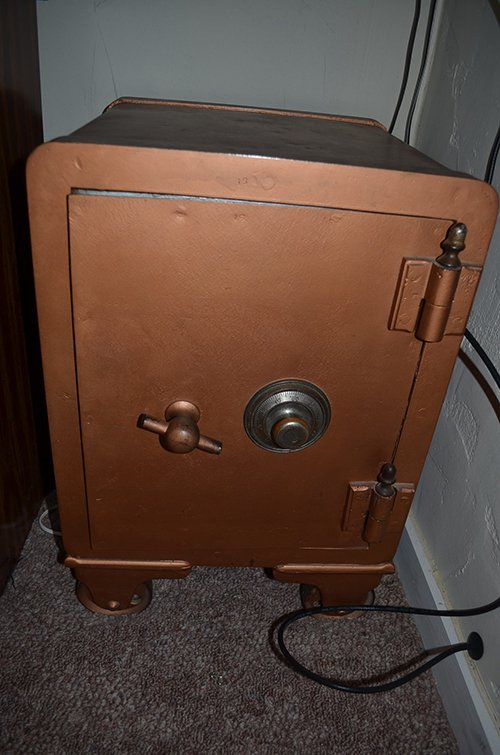 Property photo 6 - Large Estate Auction, Furniture, Appliances, Glassware, Antiques, Collectibles, Woodworking Equipment, Shop & Hand Tools
