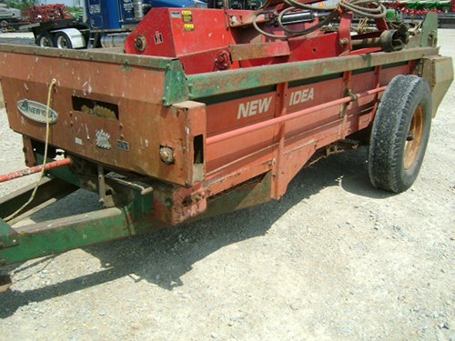 NI 217 Manure Spreader - SURPLUS EQUIPMENT AUCTION, Miami Trace FFA Alumni