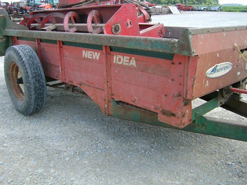 NI 217 Manure Spreader - SURPLUS EQUIPMENT AUCTION, Miami Trace FFA Alumni