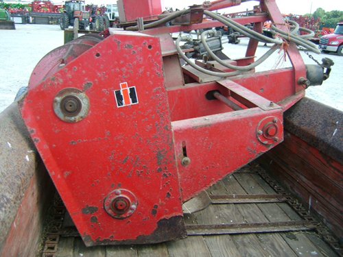 IH 80 Snowblower - SURPLUS EQUIPMENT AUCTION, Miami Trace FFA Alumni