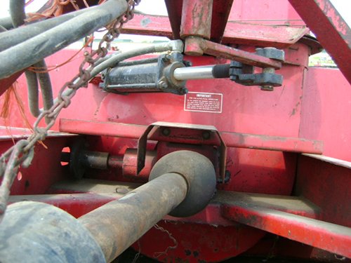 IH 80 Snowblower - SURPLUS EQUIPMENT AUCTION, Miami Trace FFA Alumni