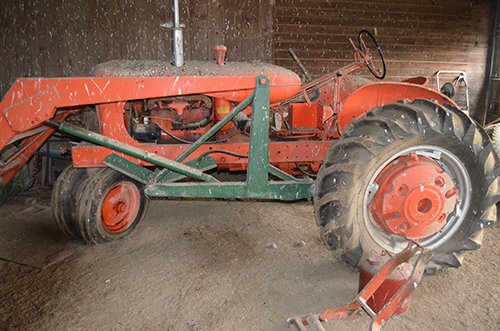 Property photo 43 - TRACTOR & FARM ANTIQUE AUCTION