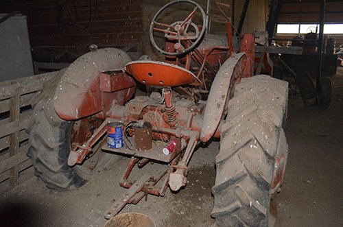 Property photo 53 - TRACTOR & FARM ANTIQUE AUCTION
