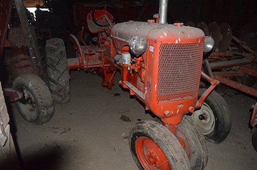 Property photo 38 - TRACTOR & FARM ANTIQUE AUCTION