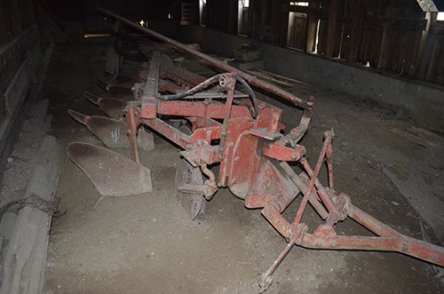 Property photo 3 - TRACTOR & FARM ANTIQUE AUCTION