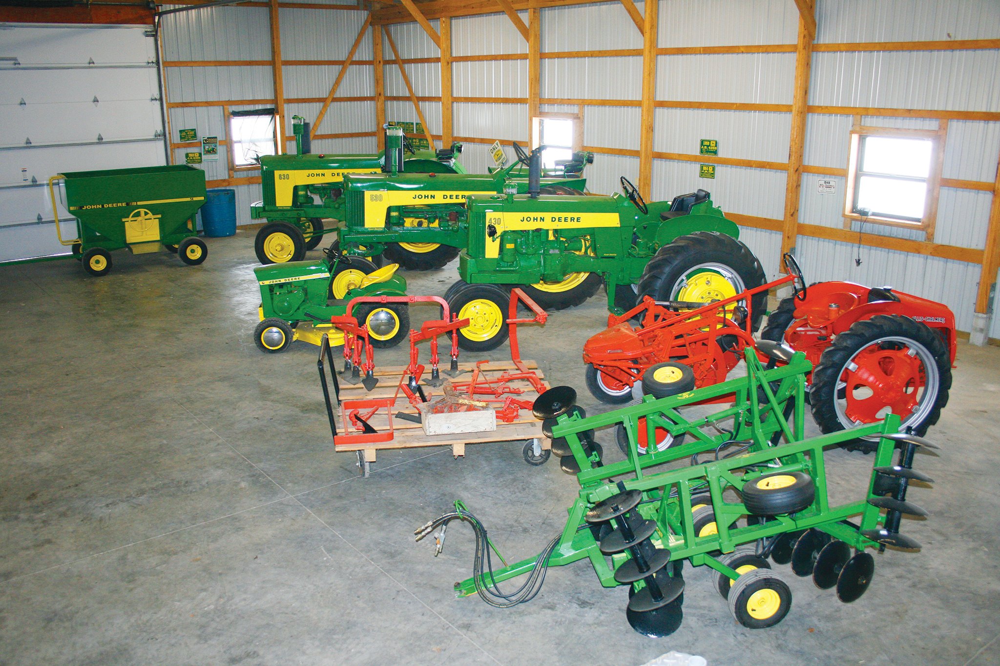 Property photo 1 - Area Farmers & Contractors Equipment Auction
