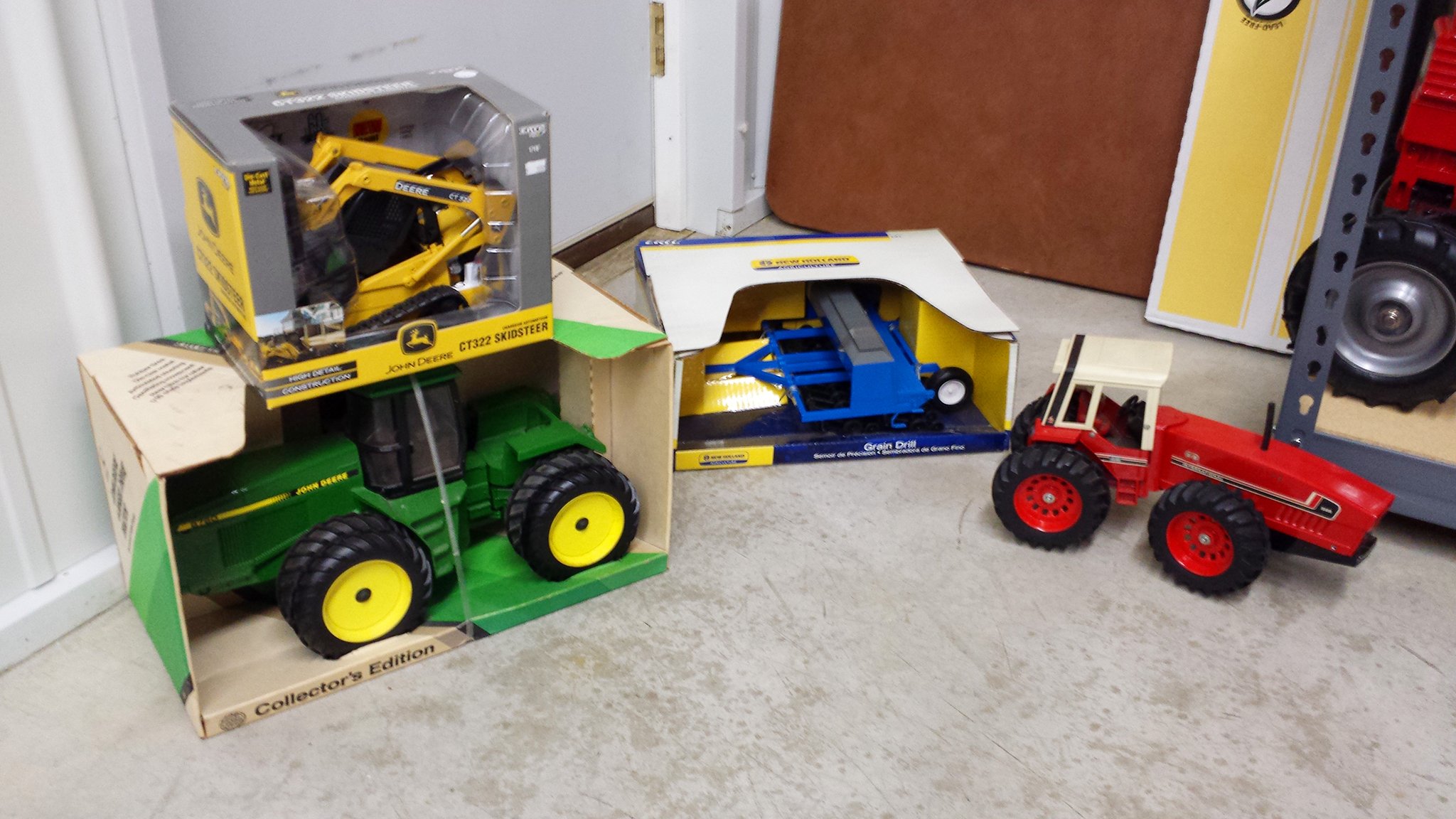 Property photo 125 - Farmers Grain & Ag Equipment Auction - EQUIPMENT WANTED!
