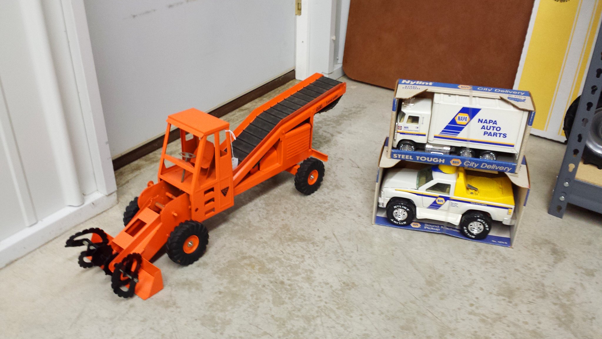Property photo 129 - Farmers Grain & Ag Equipment Auction - EQUIPMENT WANTED!