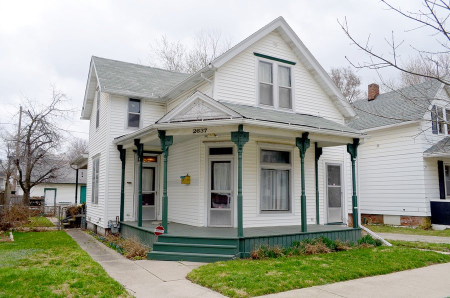 REAL ESTATE AUCTION! 1 Home, Plus 3 City Lots!