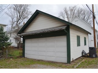 Property photo 4 - REAL ESTATE AUCTION! 1 Home, Plus 3 City Lots!