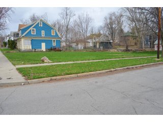 Property photo 9 - REAL ESTATE AUCTION! 1 Home, Plus 3 City Lots!