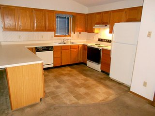 Property photo 14 - REAL ESTATE AUCTION, Beautiful 3 Bedroom, 2 Bath Home w/2 Car Garage