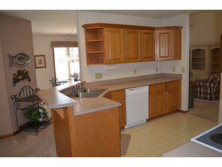 Property photo 14 - REAL ESTATE AUCTION, Immaculate 3 Bedroom, 2 Bath Ranch