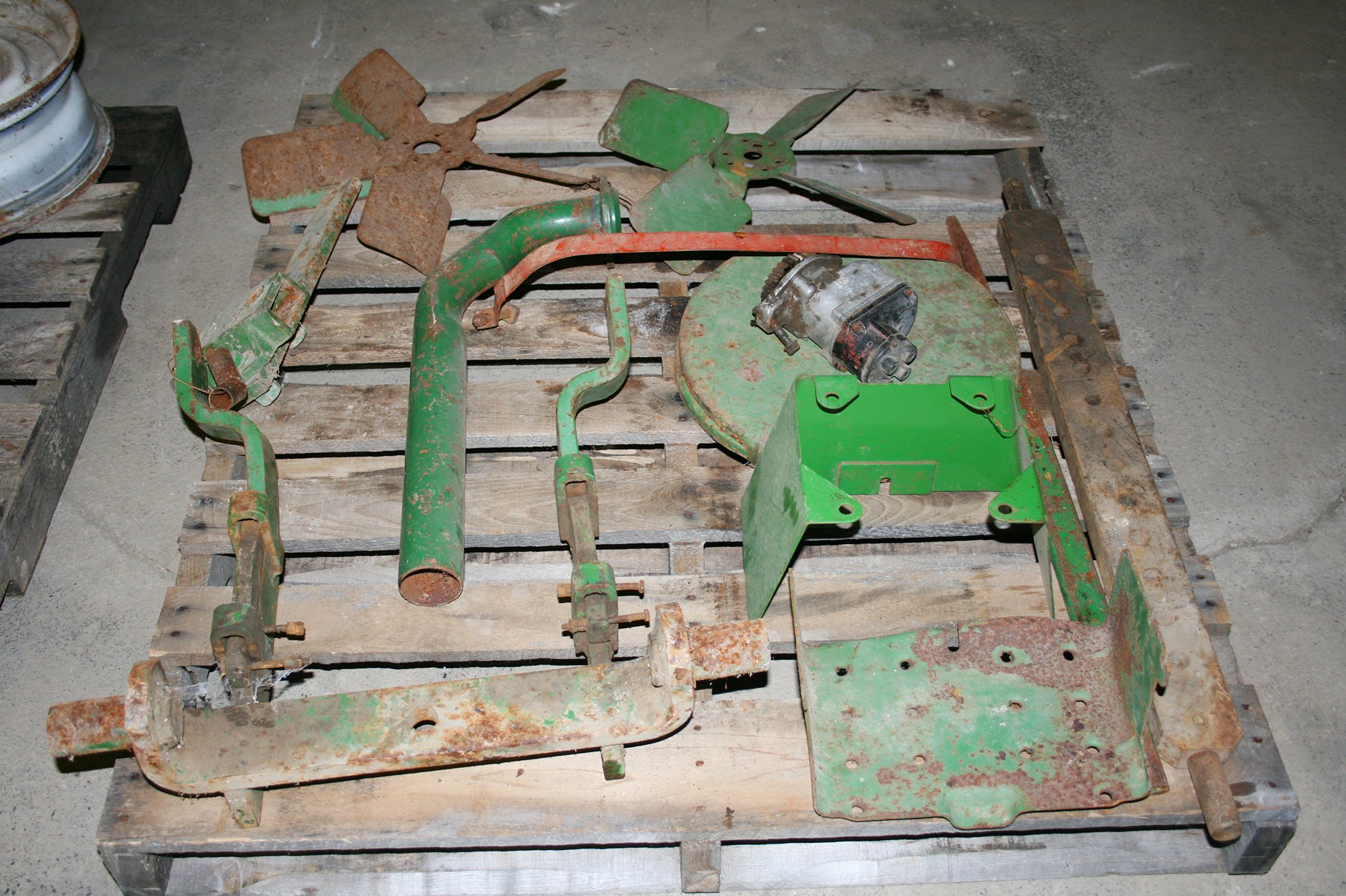 Property photo 70 - ESTATE AUCTION, Farm Equipment, Antiques & Collectibles, JD Parts & Tools