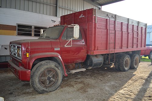 Property photo 34 - FARM EQUIPMENT AUCTION, ANTIQUE & VINTAGE TRACTORS